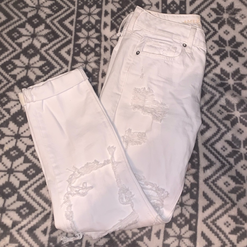 American eagle white distressed jeans!